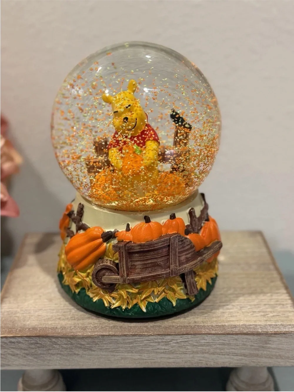Musical Disney Winnie the Pooh Fall Pumpkin Crow Harvest Musical Snow Globe RARE